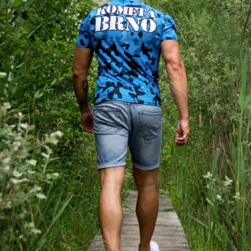 sportovní tričko ze zadní strany s nápisem Kometa Brno světle modré